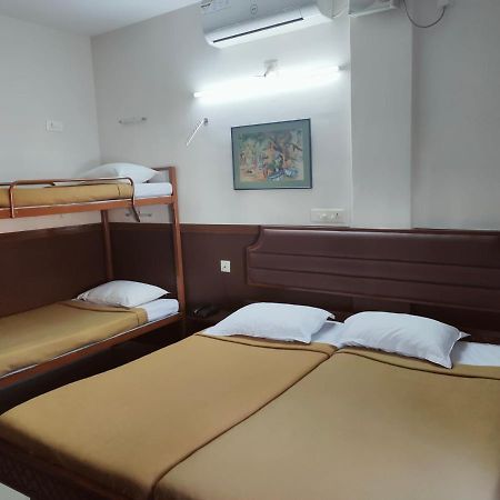 Hotel Maple Regency Kochi Exteriör bild