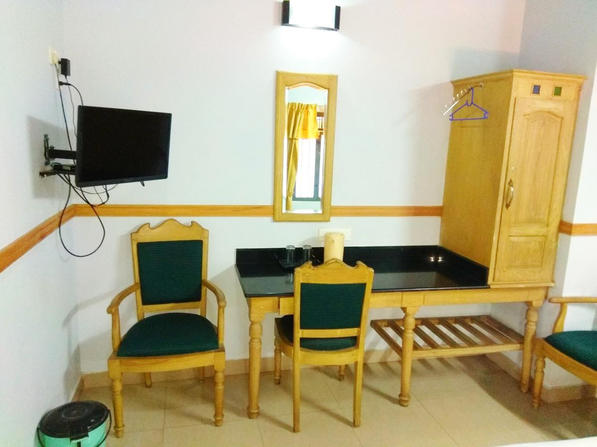 Hotel Maple Regency Kochi Exteriör bild