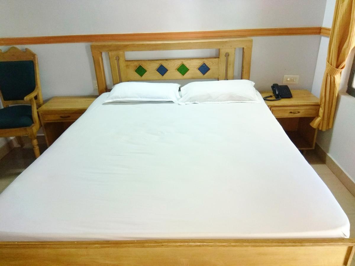 Hotel Maple Regency Kochi Exteriör bild