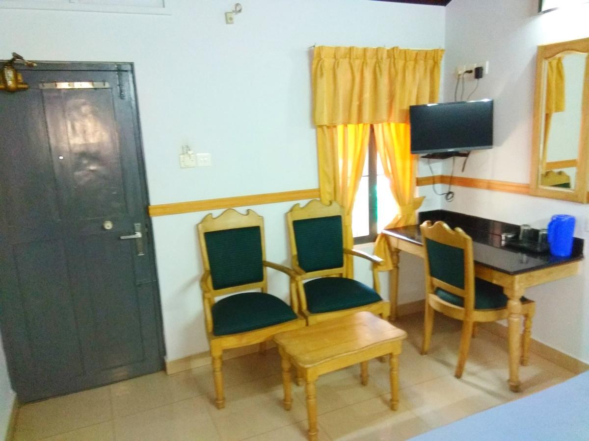 Hotel Maple Regency Kochi Exteriör bild