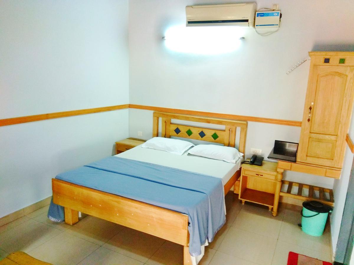 Hotel Maple Regency Kochi Exteriör bild