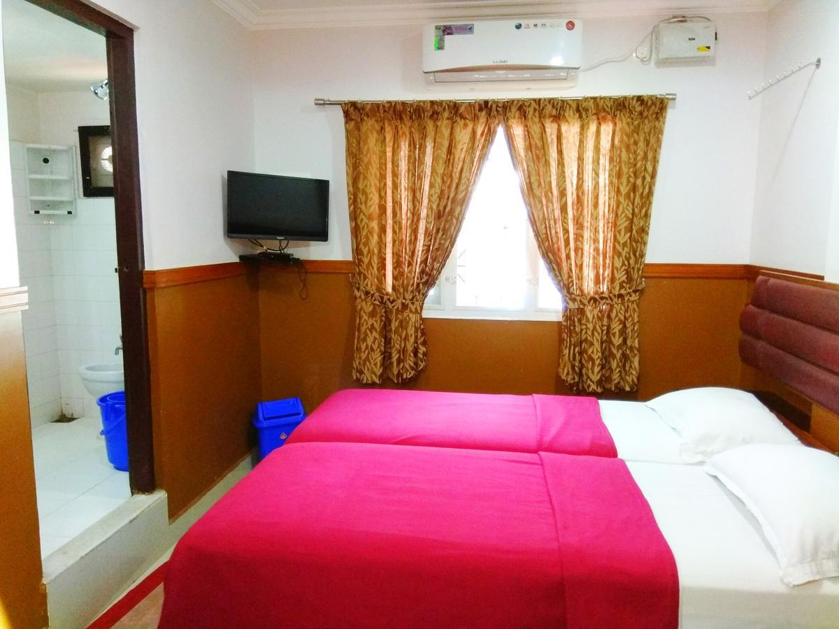 Hotel Maple Regency Kochi Exteriör bild
