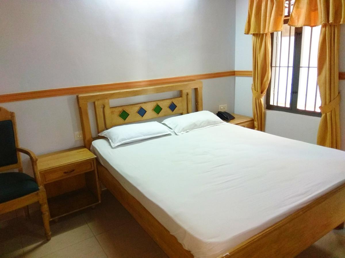 Hotel Maple Regency Kochi Exteriör bild