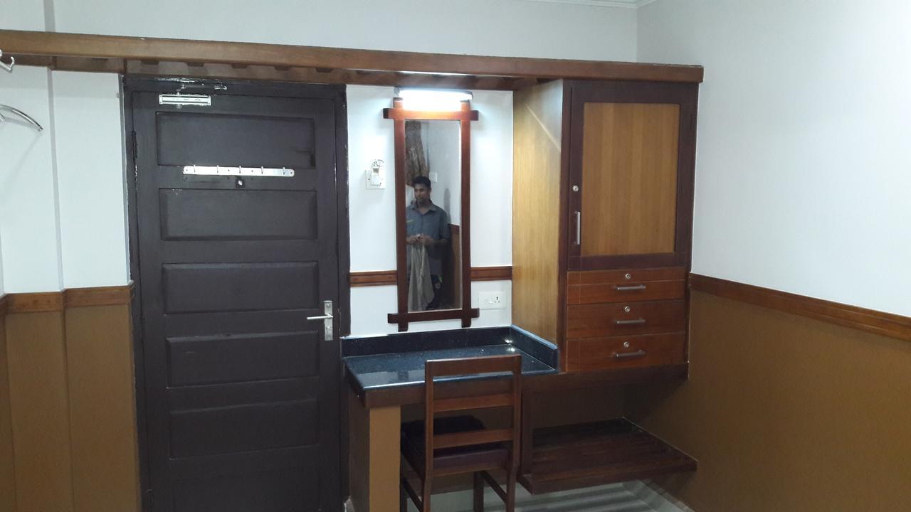 Hotel Maple Regency Kochi Exteriör bild