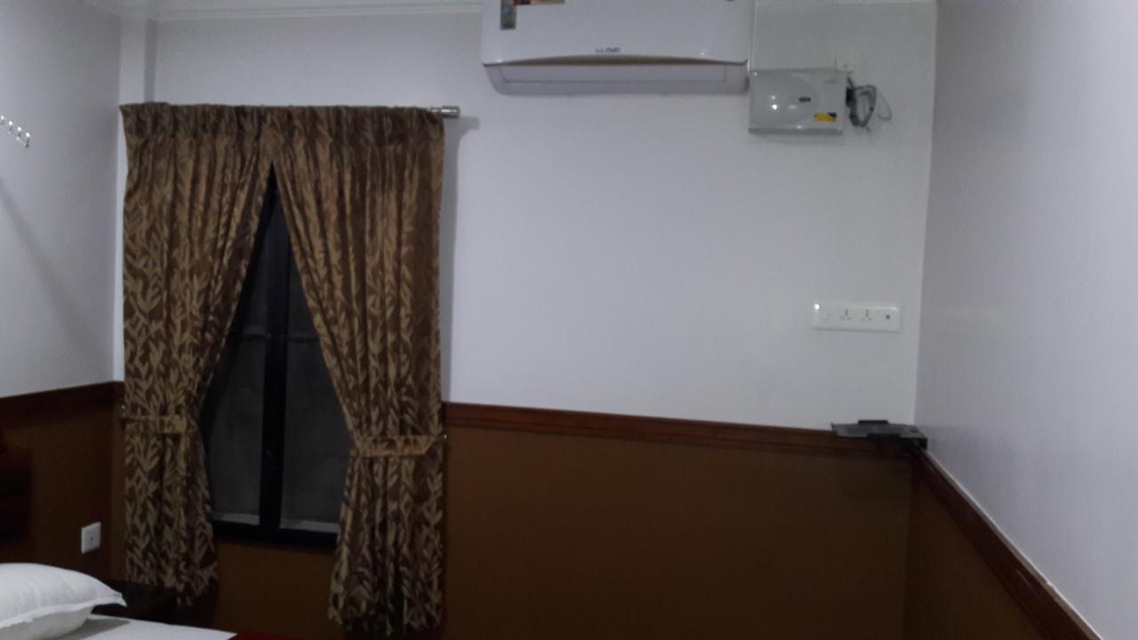 Hotel Maple Regency Kochi Exteriör bild