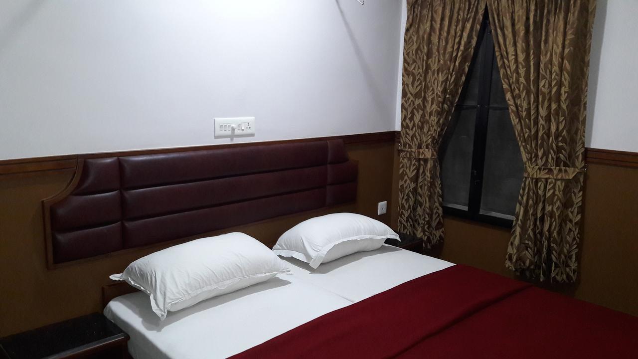 Hotel Maple Regency Kochi Exteriör bild