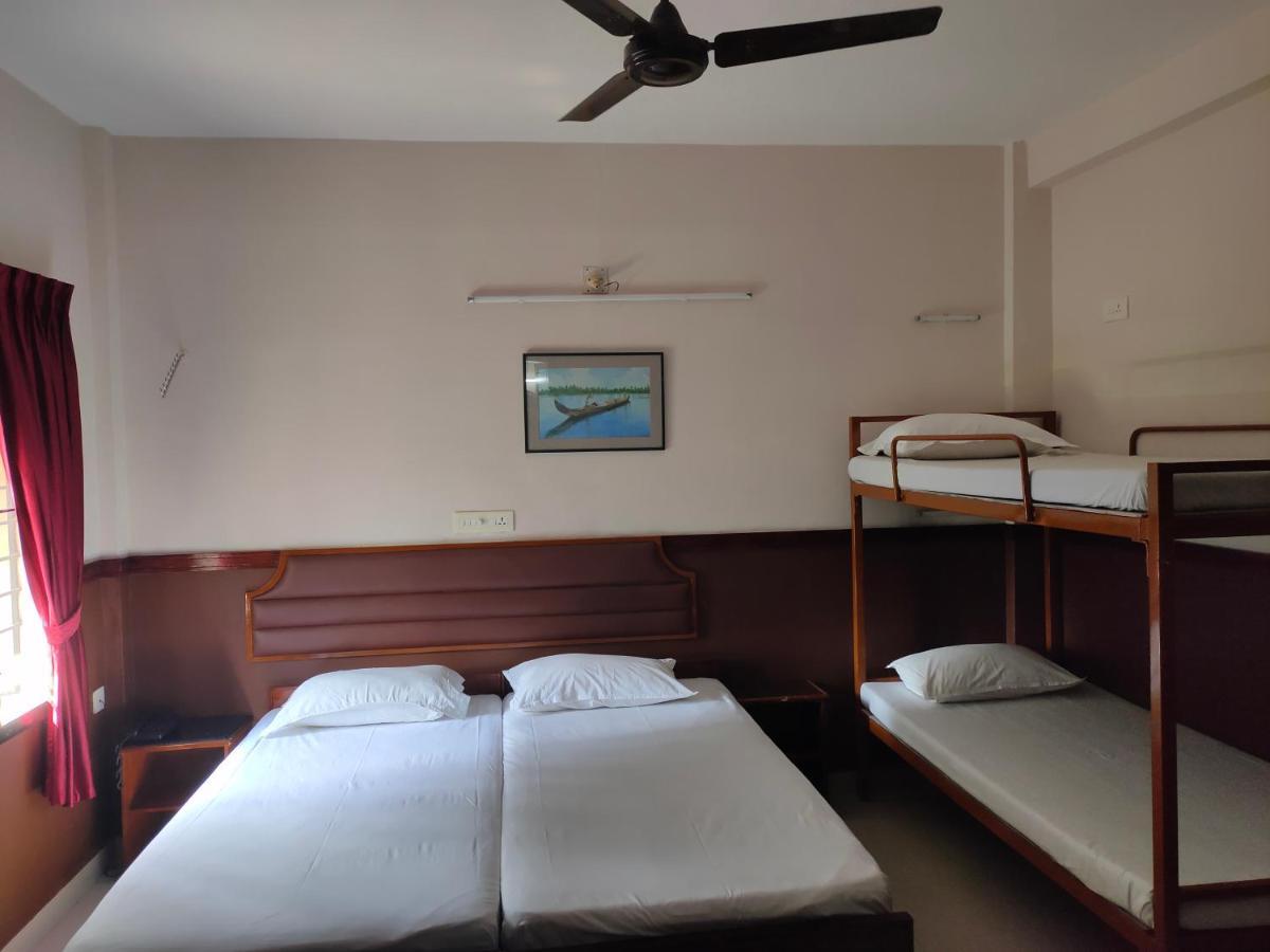 Hotel Maple Regency Kochi Exteriör bild