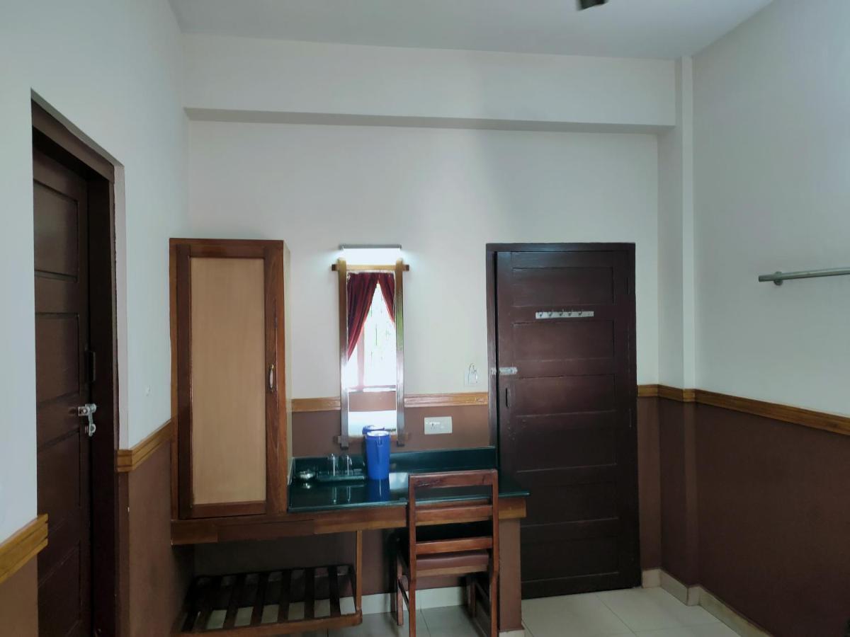 Hotel Maple Regency Kochi Exteriör bild