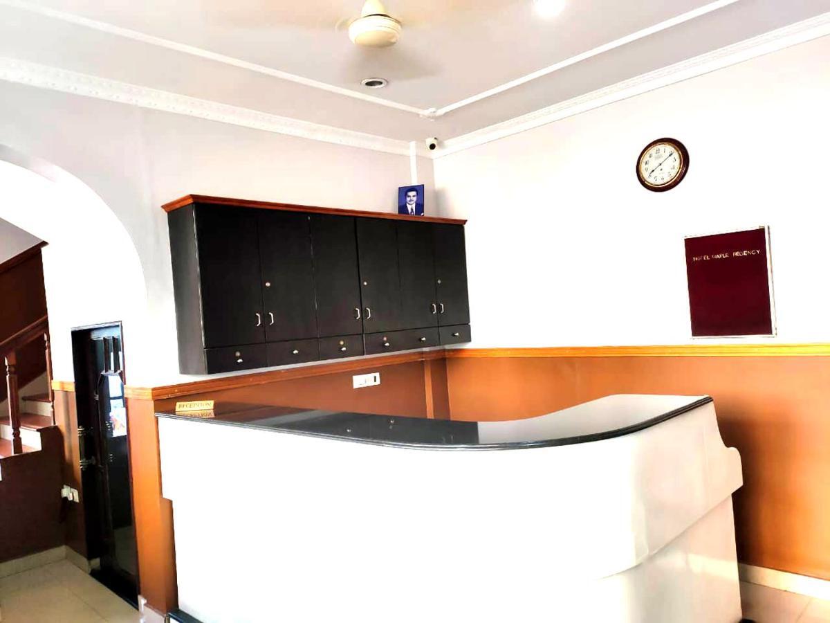 Hotel Maple Regency Kochi Exteriör bild