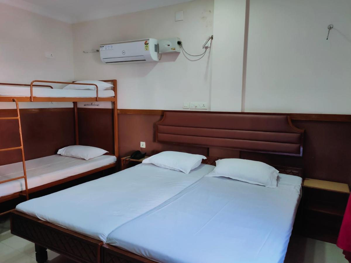 Hotel Maple Regency Kochi Exteriör bild